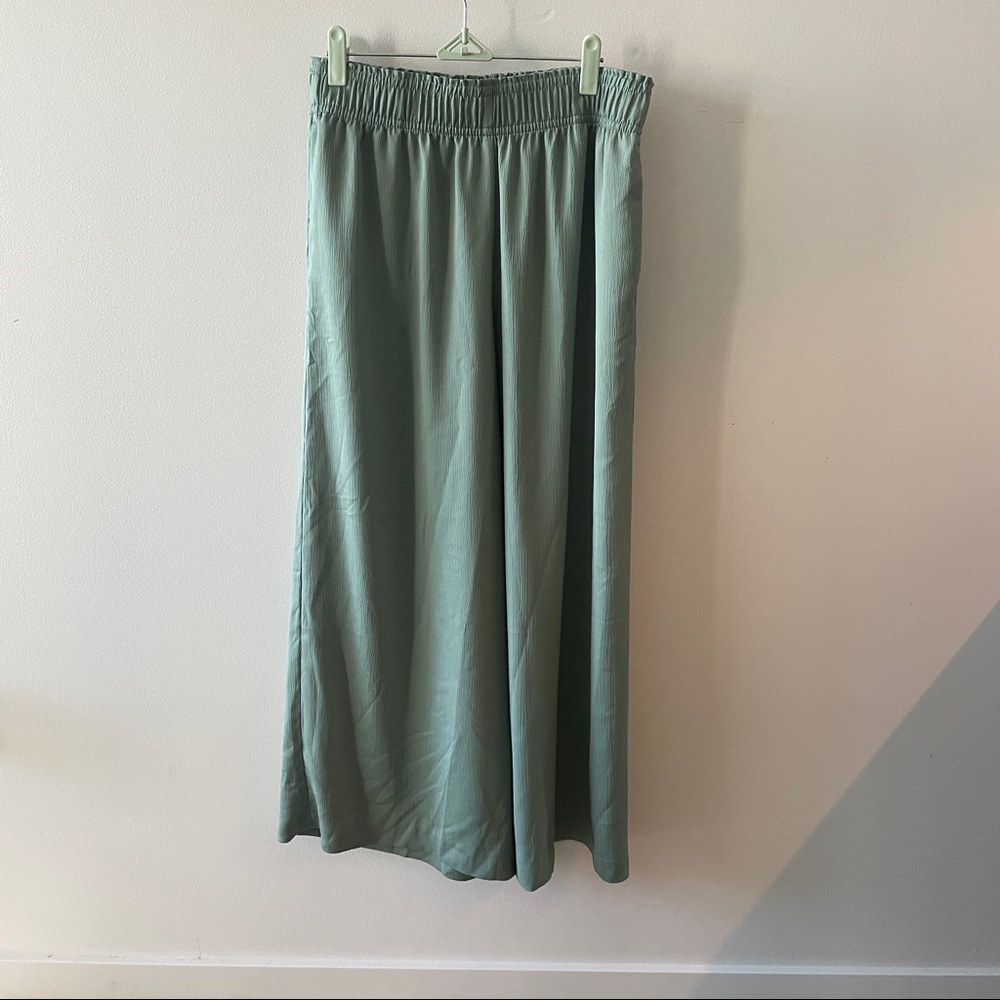 H&M Flowy Crop Pull on Pants